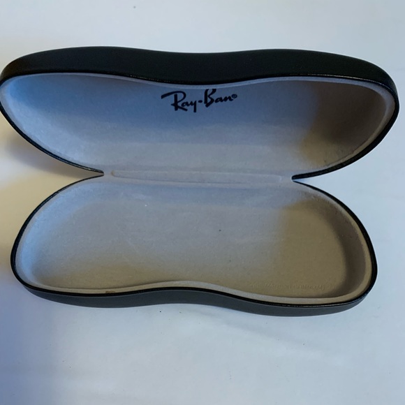 Ray-Ban clamshell case - Picture 2 of 3